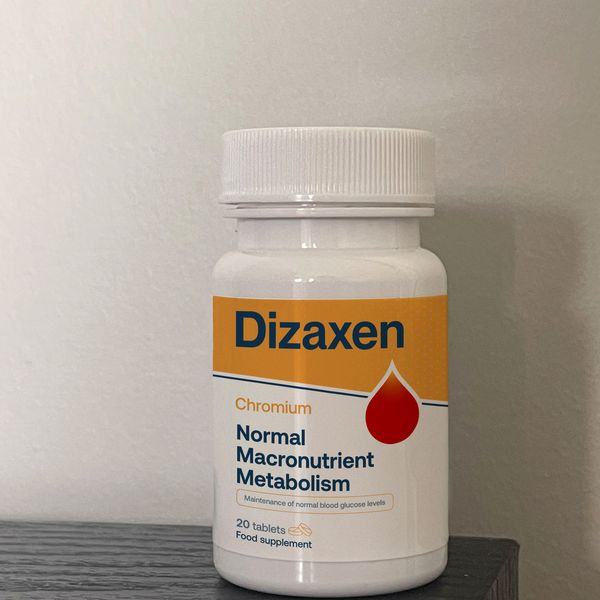 Bela plastenka Dizaxen z oranžno etiketo in rdečo kapljico, 20 tablet